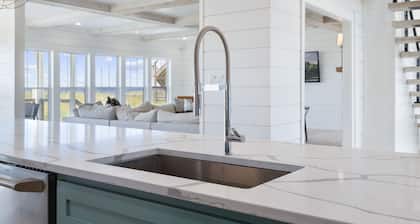 PRIVATE LUXURY BEACHFRONT HOME!