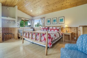 Cabin, 1 Bedroom, Hot Tub, Bay View (Deer Harbor Cottage on the Bluff) - NEW Listing! Charming Cabin W/hot Tub, Near Everything in Deer Harbor - Dogs OK! (Deer Harbor)