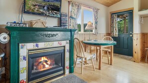 Cabane, 1 chambre, bain à remous, vue baie (Deer Harbor Cottage on the Bluff) | Intérieur