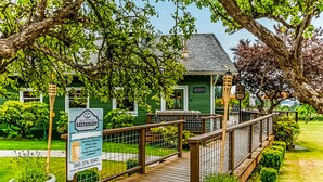 Cabane, 1 chambre, bain à remous, vue baie (Deer Harbor Cottage on the Bluff) | Enceinte de l’hébergement