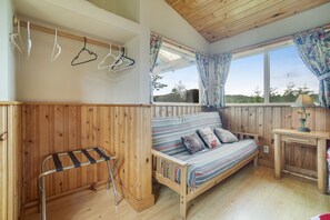 เคบิน, 1 ห้องนอน, อ่างน้ำร้อน, วิวอ่าว (Deer Harbor Cottage on the Bluff) | บริเวณที่พัก