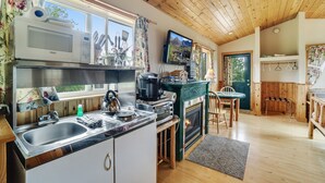Cabane, 1 chambre, bain à remous, vue baie (Deer Harbor Cottage on the Bluff) | Cuisine privée