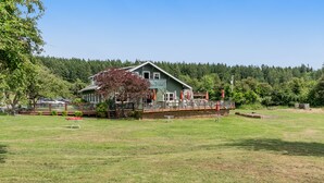 Cabane, 1 chambre, bain à remous, vue baie (Deer Harbor Cottage on the Bluff) | Enceinte de l’hébergement