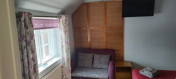 Family or Twin Room, Ensuite | Iron/ironing board, free cribs/infant beds, free WiFi, bed sheets