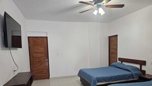 Family Room | Desk, free WiFi, bed sheets - Hotel Plaza Real La Paz (La Paz)