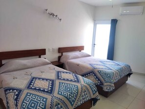 ห้องเบสิก | โต๊ะทำงาน, Wi-Fi ฟรี, ผ้าปูที่นอน