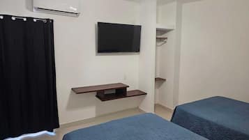 Kamar Keluarga | Meja kerja, Wi-Fi gratis, dan seprai linen