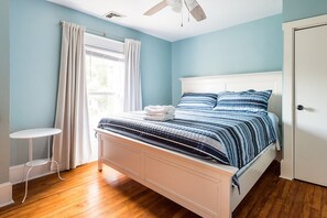 3 bedrooms, iron/ironing board, free WiFi, bed sheets - Across from the park and 2 blocks from beach & restaurants- LEFT side of duplex (Cape Charles)