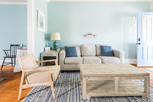 Smart TV, DVD player, books