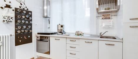 Geladeira, fogão, cooktop, lava-louças