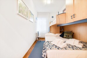 1 bedroom, iron/ironing board, Internet