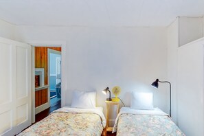 4 bedrooms, WiFi, bed sheets