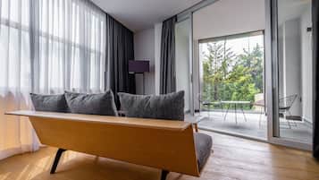 Suite | Minibar, in-room safe, desk, iron/ironing board