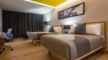 Minibar, Zimmersafe, Schreibtisch, Bügeleisen/Bügelbrett