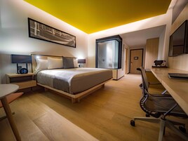 Minibar, in-room safe, desk, iron/ironing board