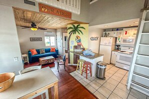 Interior - Cozy Coastal Condo w/ a Shared Pool, Free WiFi, Private Washer/Dryer, & A/C (Panama City Beach)