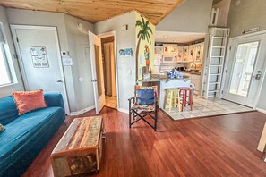 TV - Cozy Coastal Condo w/ a Shared Pool, Free WiFi, Private Washer/Dryer, & A/C (Panama City Beach)