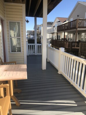 Outdoor dining - Beautiful Oceanview House in Ocean Lakes (Myrtle Beach)