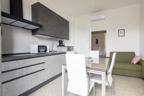 Dining - Bronzino apartment with parking by Mmega (Firenze)