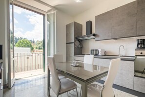 Dining - Bronzino apartment with parking by Mmega (Firenze)