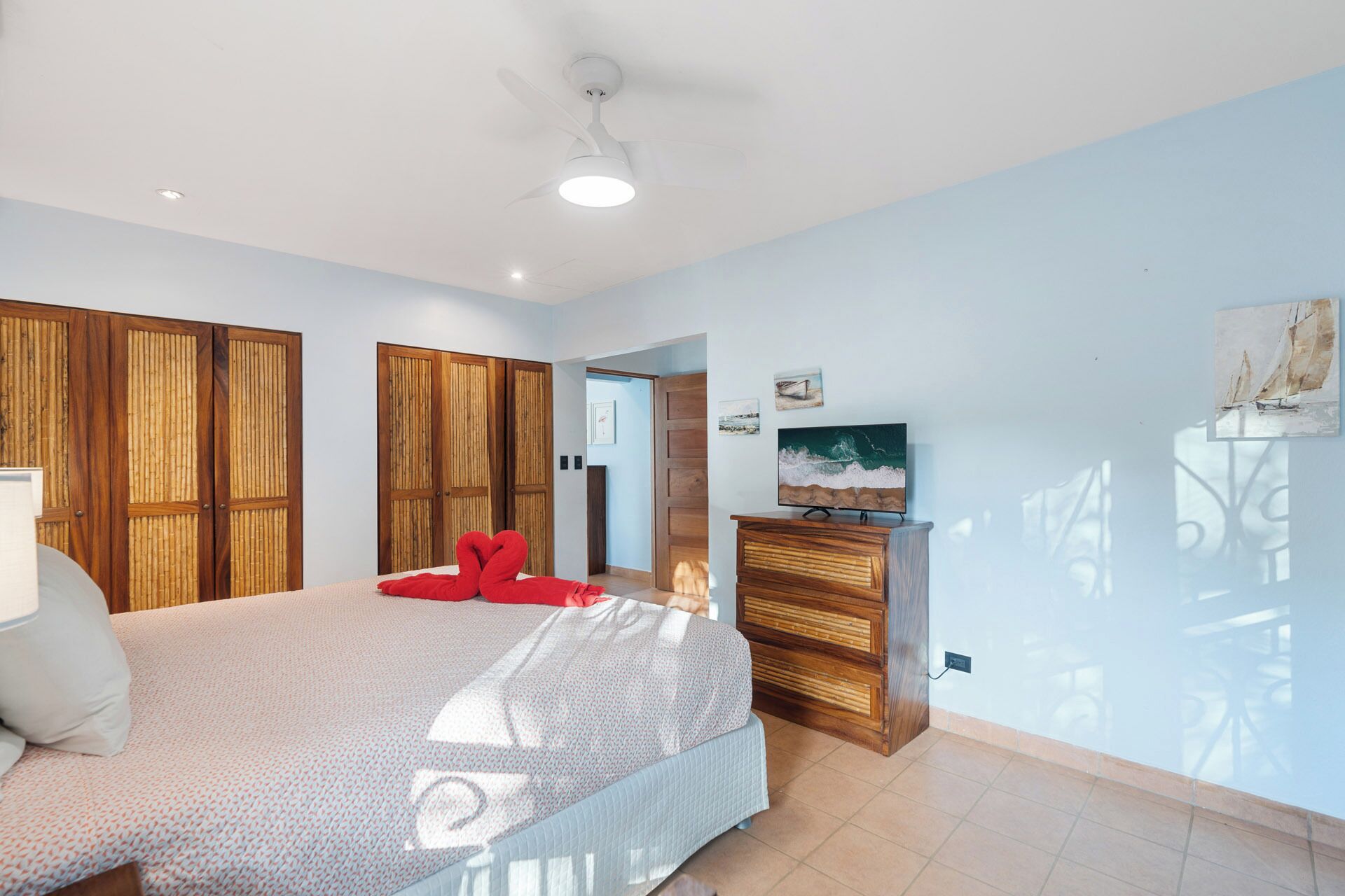 3 bedrooms, iron/ironing board, bed sheets