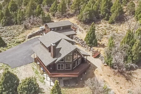 Luxury Cabin located in Elk Ridge, on private 5 acres.