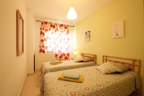 2 chambres, fer et planche à repasser, Wi-Fi gratuit, draps fournis