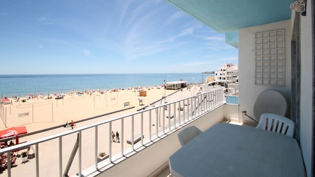 A balcony with a view of a beach and ocean. - Holiday apartment, sea-front, fantastic sea views. (Armação de Pêra)
