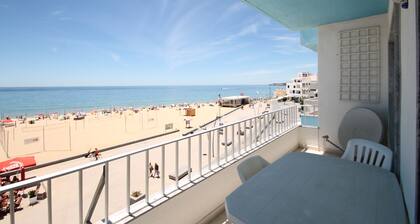 Holiday apartment, sea-front, fantastic sea views.