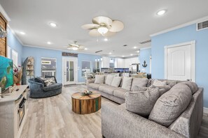 Smart TV, fireplace - Panoramic Beach Views • Wraparound Deck • Coastal Luxury Stay (Surfside Beach)