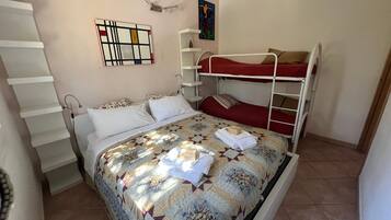 1 bedroom, free WiFi, bed sheets