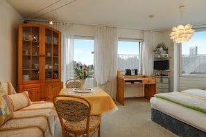 1 habitación, tabla de planchar con plancha, wifi gratis y ropa de cama