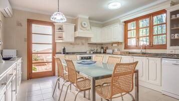 Køleskab, mikrobølgeovn, ovn, opvaskemaskine