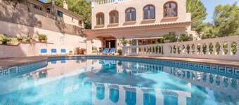 Stunning Villa "Costa de Blanes" with Pool, Terrace, Wi-Fi & Air Conditioning