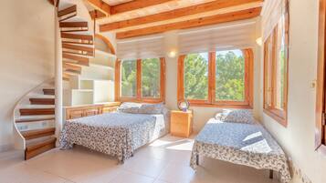 8 bedrooms, iron/ironing board, free WiFi, bed sheets