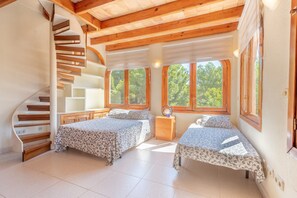 8 bedrooms, iron/ironing board, free WiFi, bed sheets