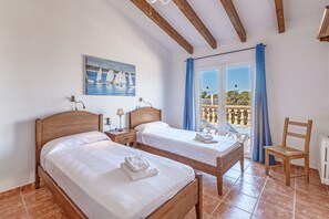 4 makuuhuonetta, silitysrauta/-lauta, ilmainen Wi-Fi, vuodevaatteet