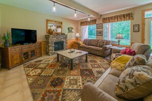 Smart TV, fireplace, DVD player