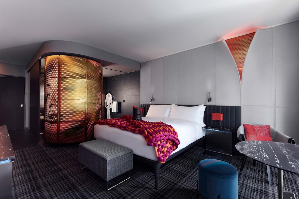 Wonderful Room, Room, 1 King Bed, Non Smoking | 1 bedroom, premium bedding, minibar, in-room safe
