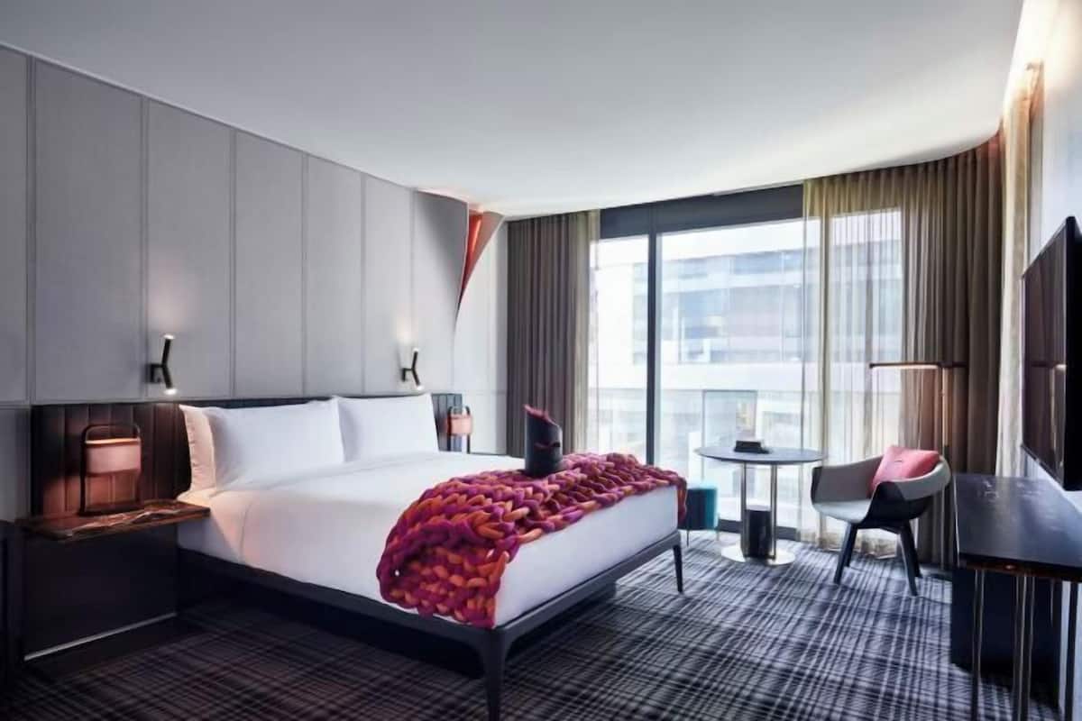 1 bedroom, premium bedding, minibar, in-room safe