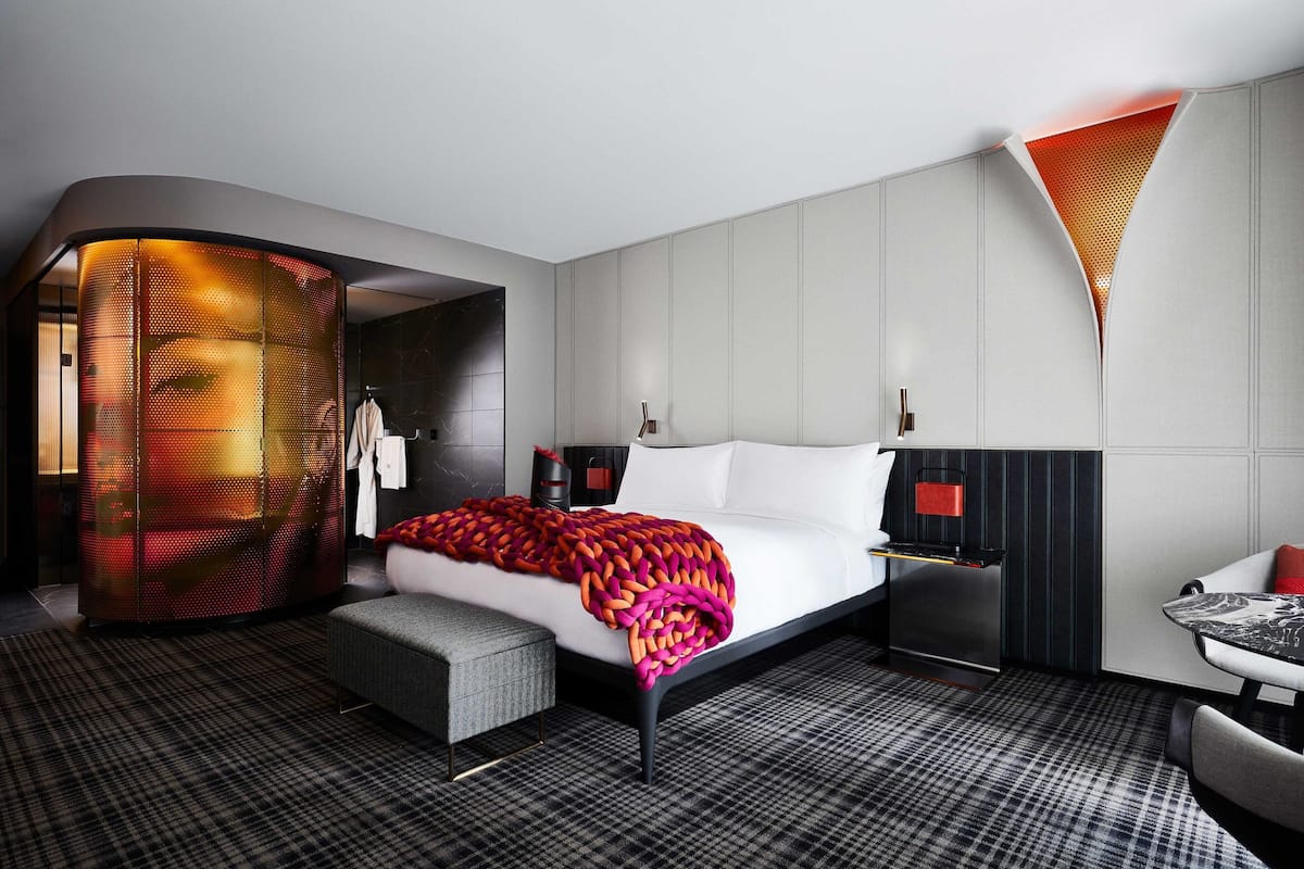 Fabulous Room, Room, 1 King Bed, Non Smoking | 1 bedroom, premium bedding, minibar, in-room safe