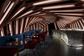 2 restaurants; breakfast, lunch, and dinner served - W Melbourne (Melbourne)