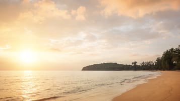 Private beach, sun-loungers, beach umbrellas, beach towels