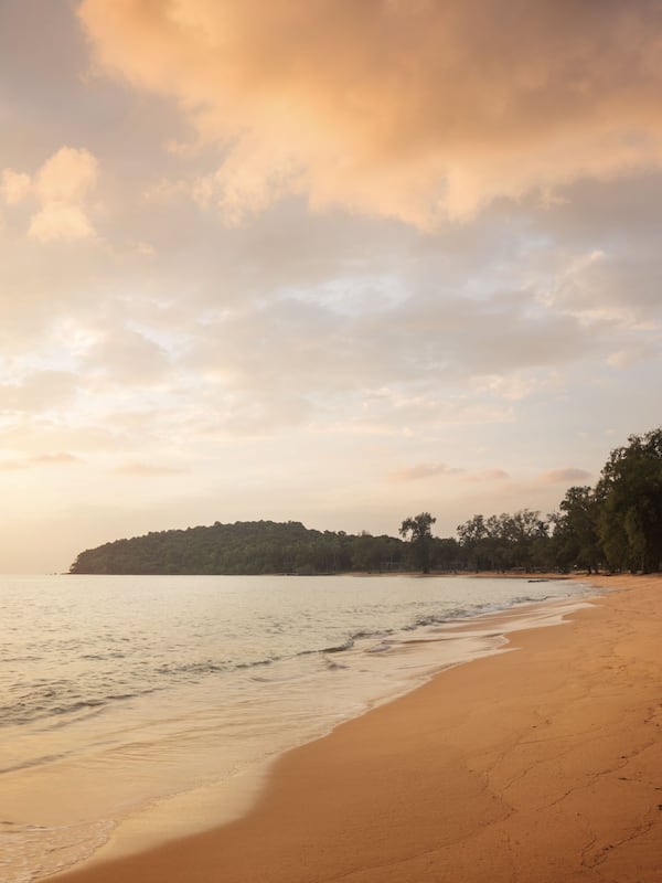 Private beach, sun-loungers, beach umbrellas, beach towels