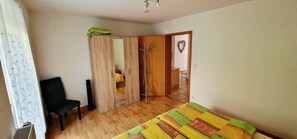 2 bedrooms, travel cot, WiFi, bed sheets