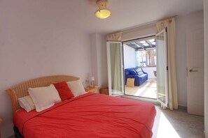 2 chambres, fer et planche à repasser, Wi-Fi gratuit, draps fournis