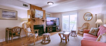 Drifting to Driftwood- Wyndam Resort Condo on Golf Course! New 75" TV!