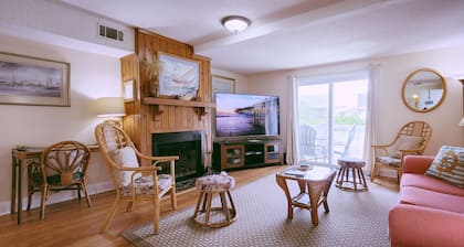 Drifting to Driftwood- Wyndam Resort Condo on Golf Course! New 75" TV!