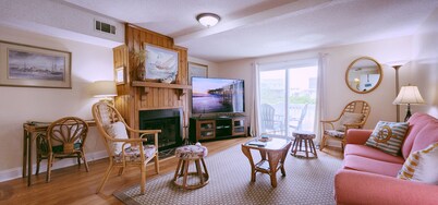 Drifting to Driftwood- Wyndam Resort Condo on Golf Course! New 75" TV!