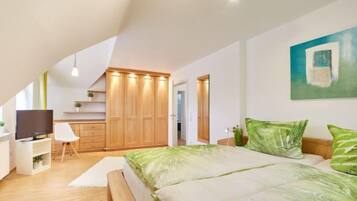 3 Schlafzimmer, Schreibtisch, Bügeleisen/Bügelbrett, WLAN